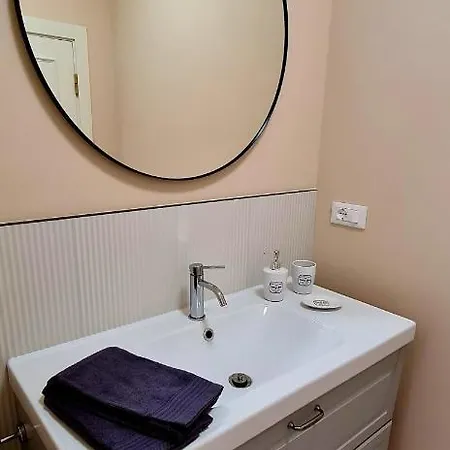 Apartment In Piazza Nova